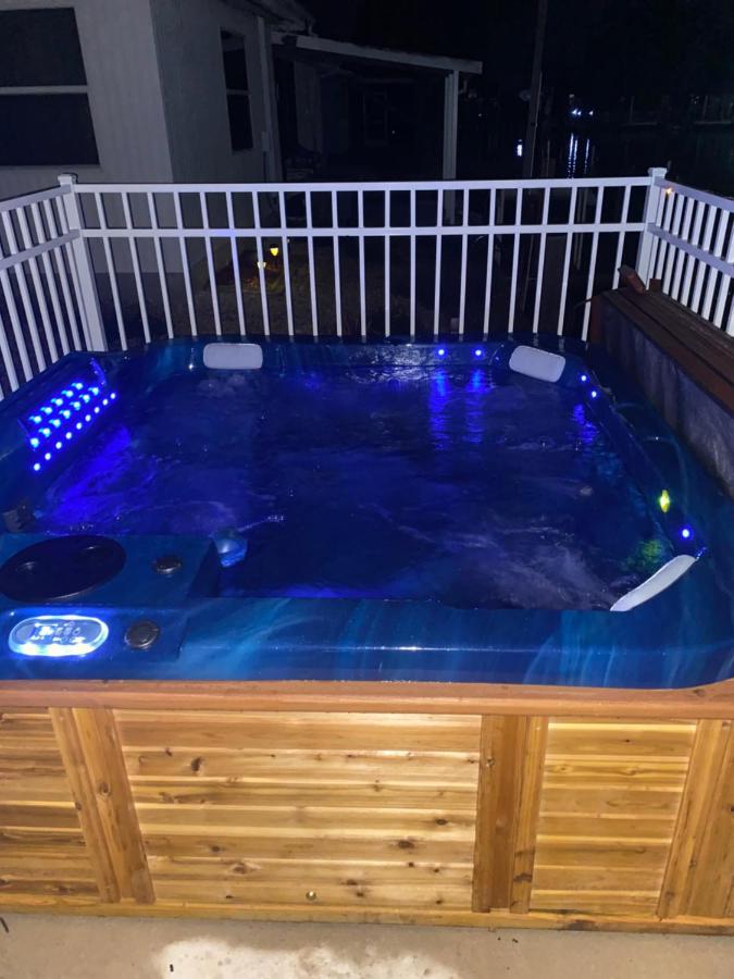 Hot Tub And Dock Gilligan'S On The Island Villa Matlacha Екстериор снимка